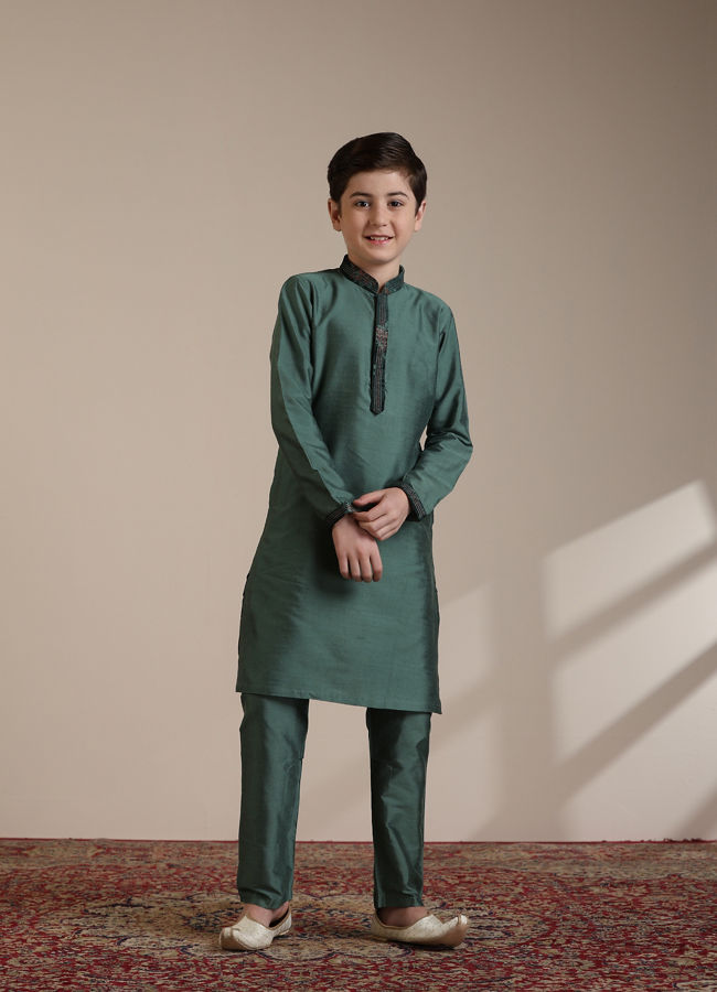 alt message - Manyavar Boys Boys Dark Green Floral Printed Angrakha Style Jacket Set image number 2