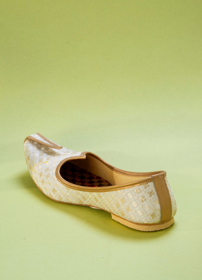 Manyavar Boys Celestially Cream Jooti