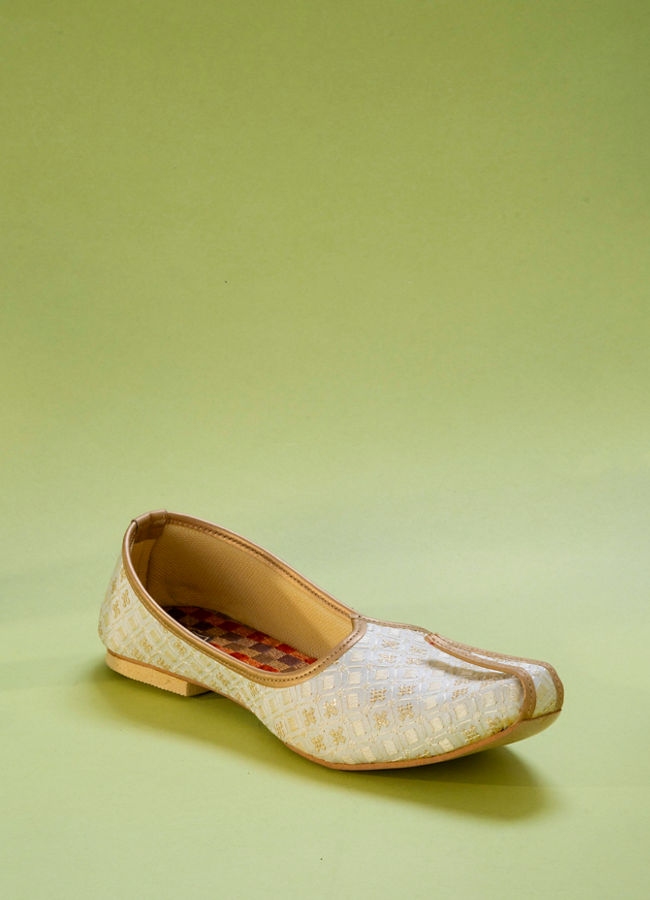 Manyavar Boys Celestially Cream Jooti