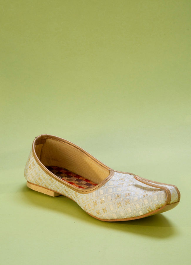 Manyavar Boys Celestially Cream Jooti