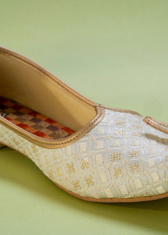 Manyavar Boys Celestially Cream Jooti