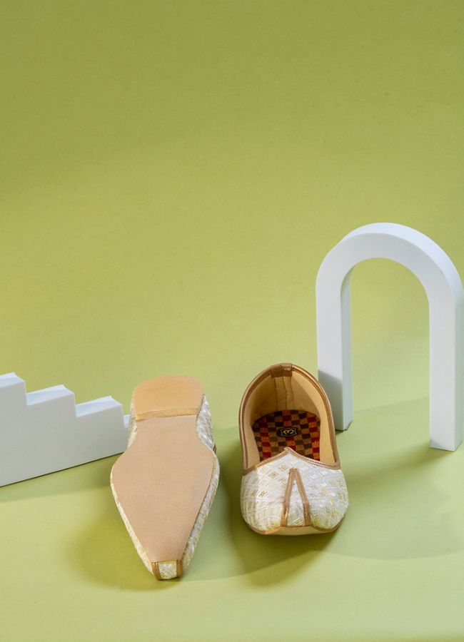 Manyavar Boys Celestially Cream Jooti