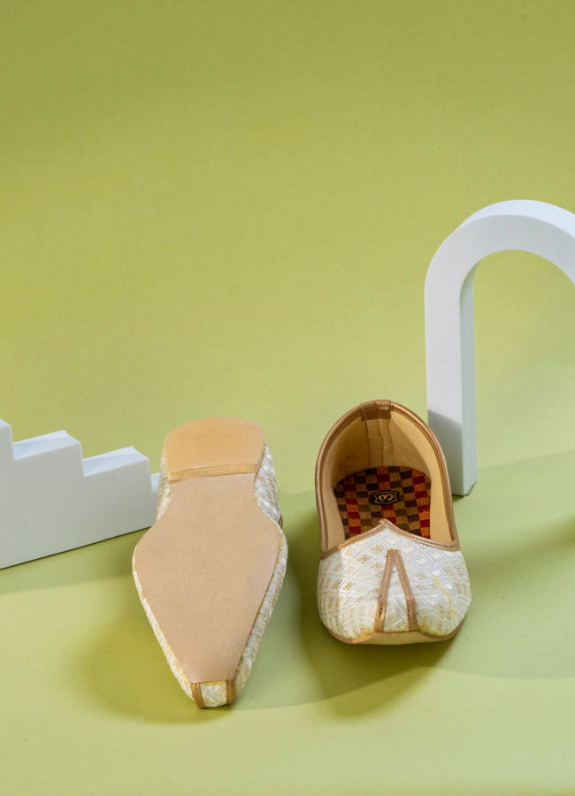 Manyavar Boys Celestially Cream Jooti