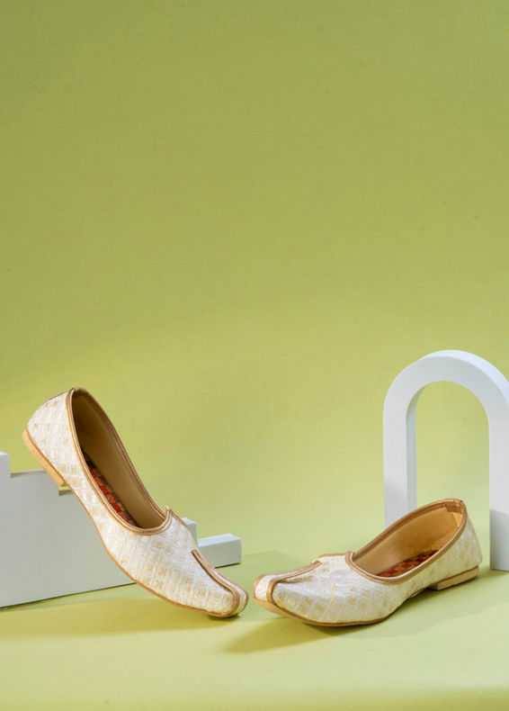 Manyavar Boys Celestially Cream Jooti