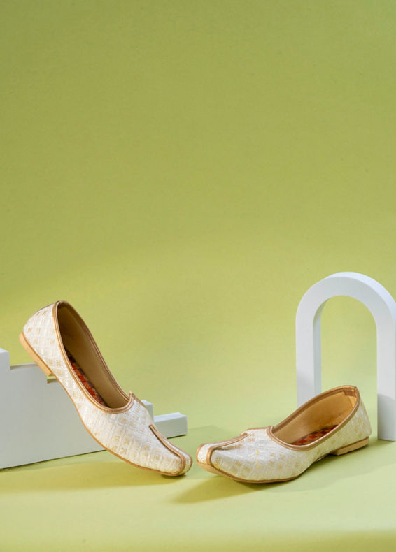 Manyavar Boys Celestially Cream Jooti