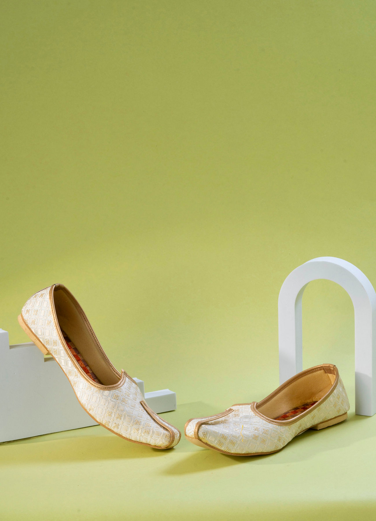 Manyavar Boys Celestially Cream Jooti