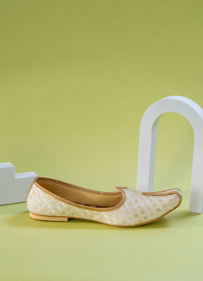 Manyavar Boys Celestially Cream Jooti