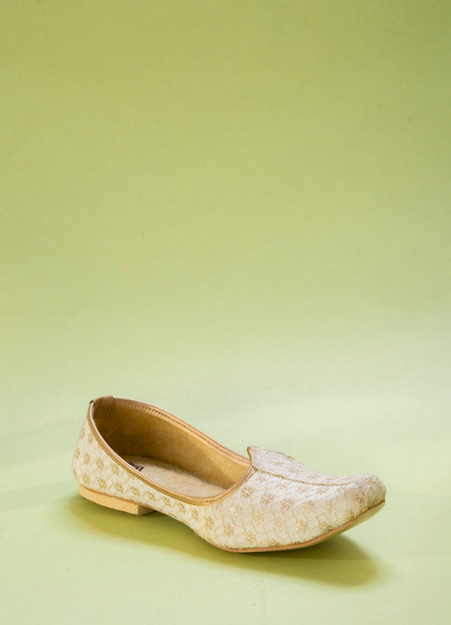 Manyavar Boys Cream Exquisite Georgette Jooti