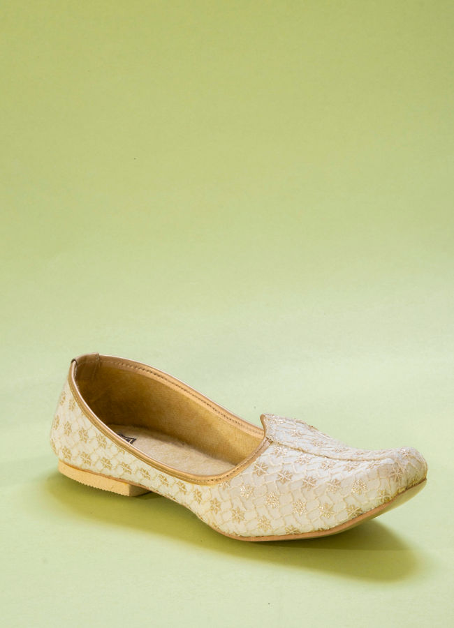 Manyavar Boys Cream Exquisite Georgette Jooti