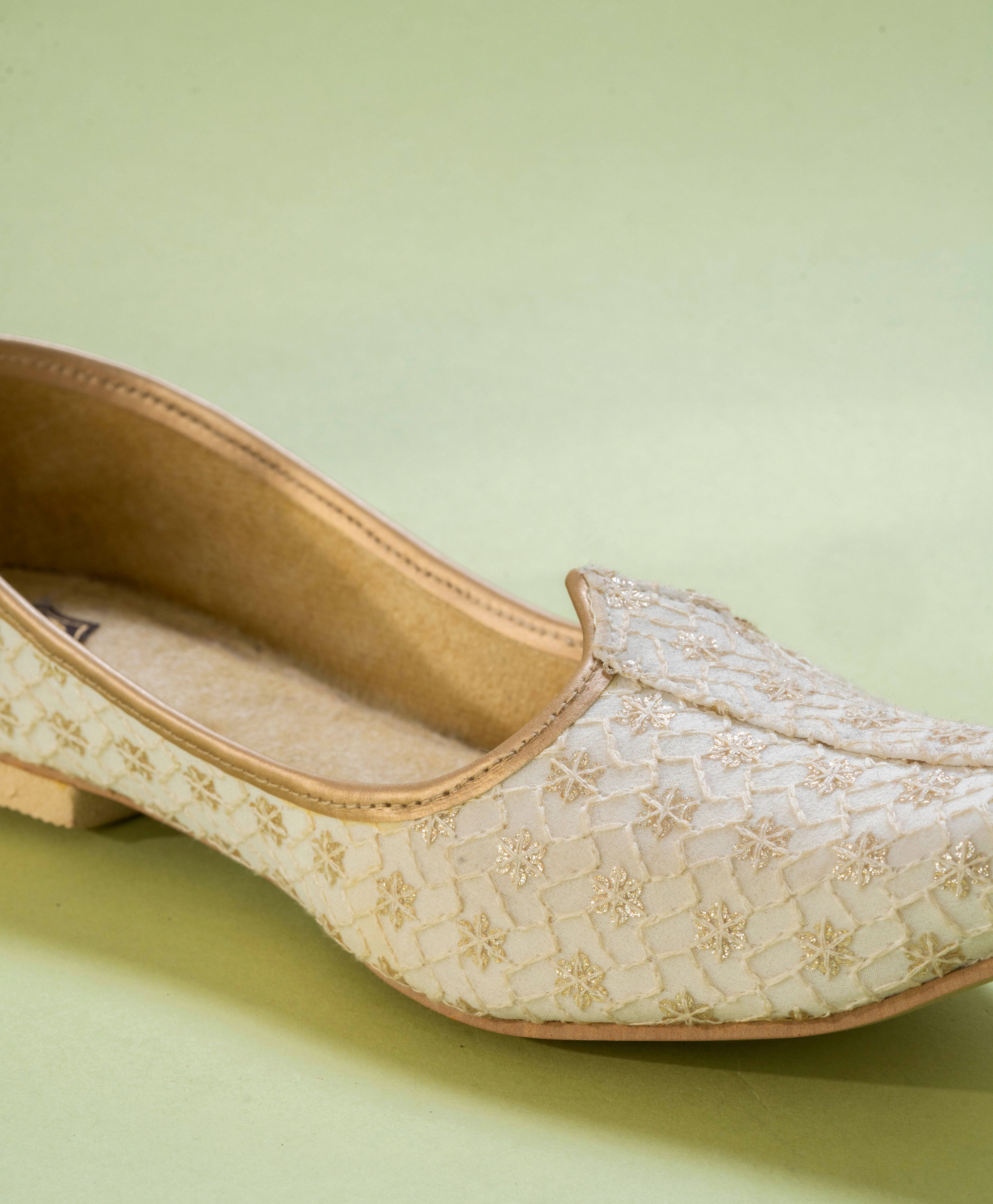 Manyavar Boys Cream Exquisite Georgette Jooti