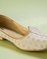 Manyavar Boys Cream Exquisite Georgette Jooti