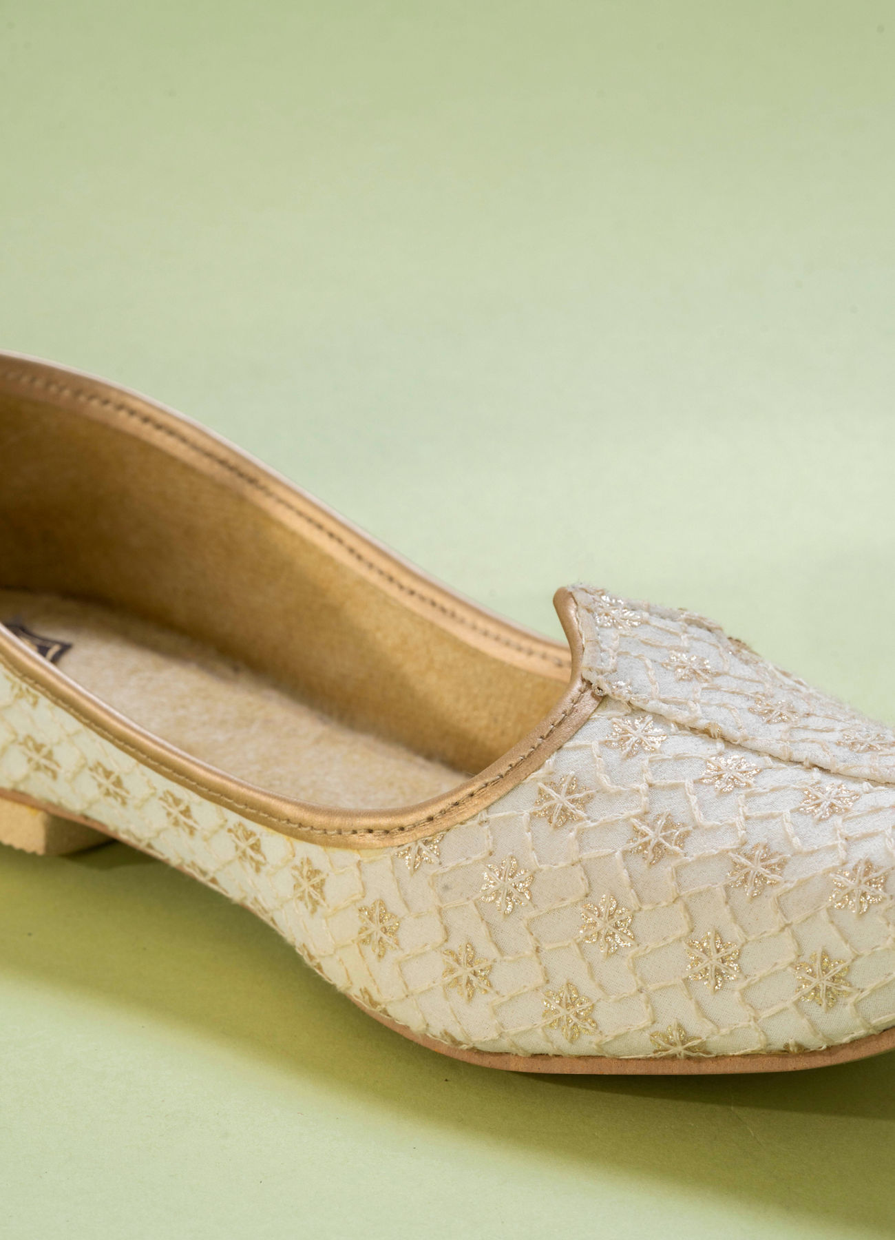 Manyavar Boys Cream Exquisite Georgette Jooti