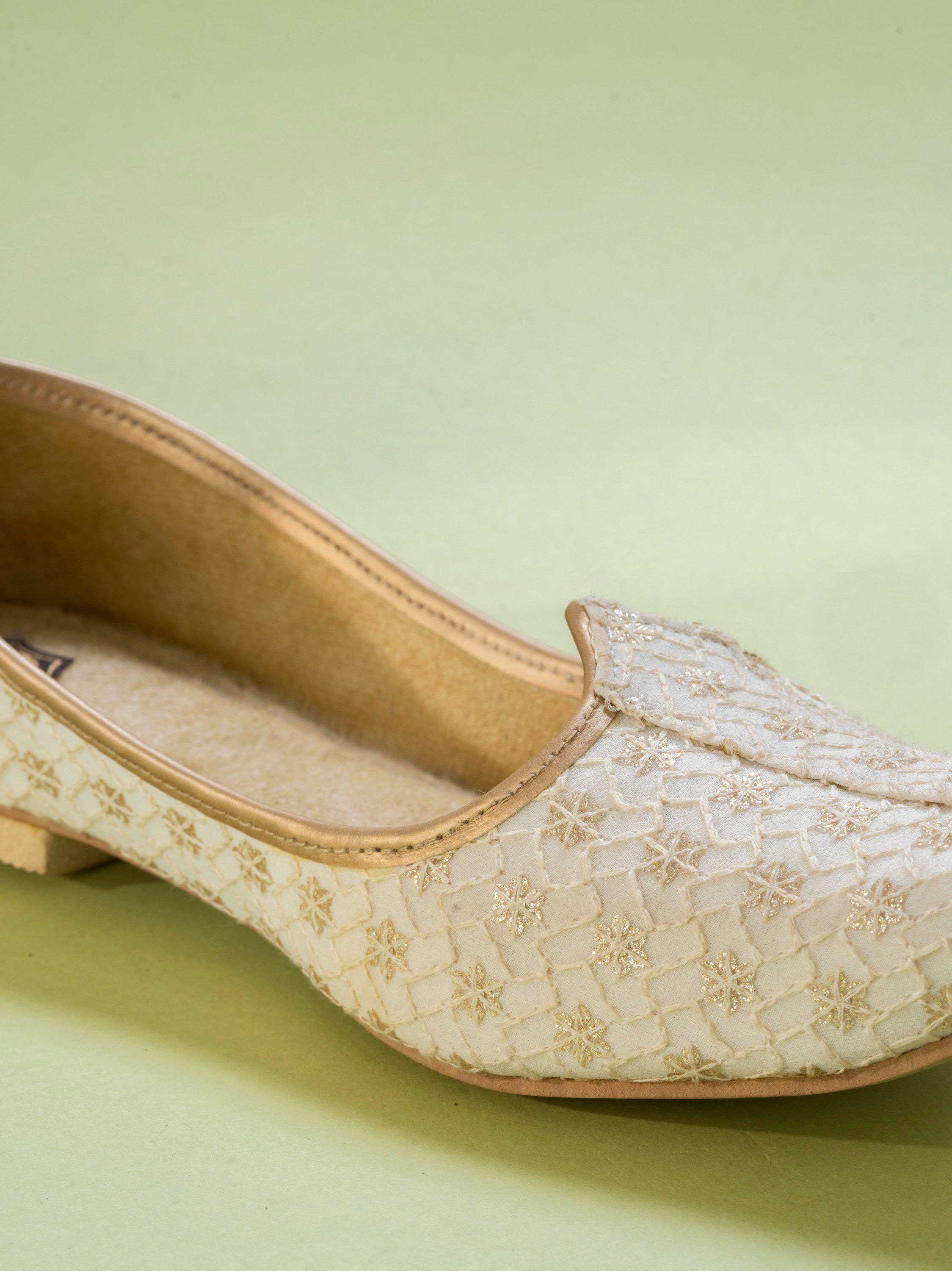 Manyavar Boys Cream Exquisite Georgette Jooti