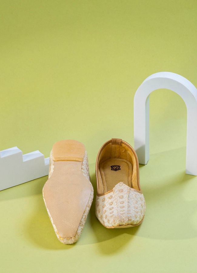 Manyavar Boys Cream Exquisite Georgette Jooti