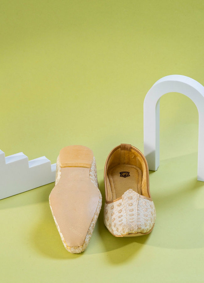 Manyavar Boys Cream Exquisite Georgette Jooti