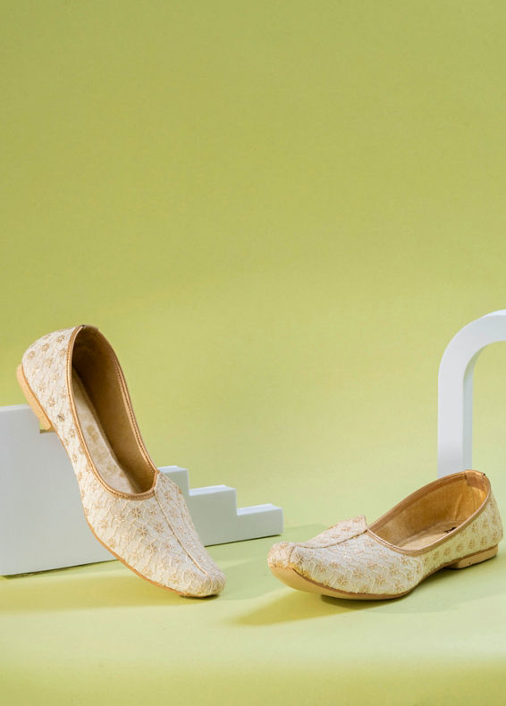 Manyavar Boys Cream Exquisite Georgette Jooti