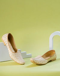 Manyavar Boys Cream Exquisite Georgette Jooti