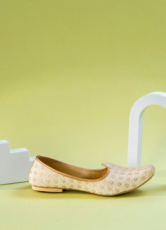 Manyavar Boys Cream Exquisite Georgette Jooti