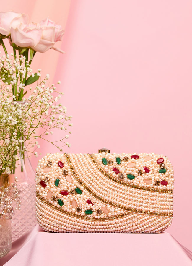 Mohey Women Cream Essential Clutch Bag
