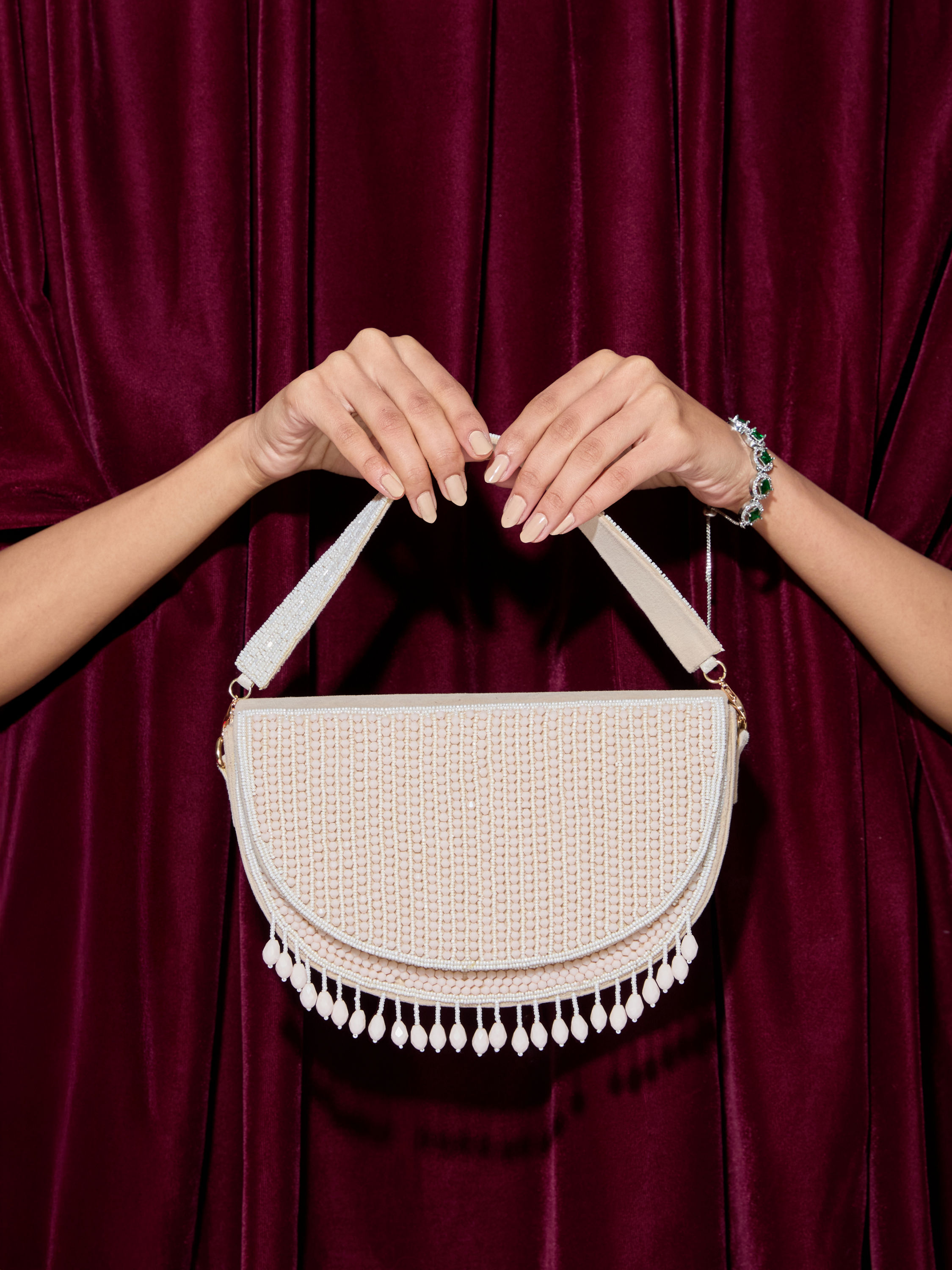 Mohey Women Elegant Cream Velvet Bag