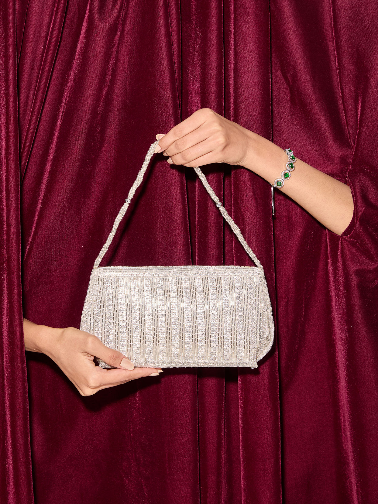 Mohey Women White Cutdana Work Bag