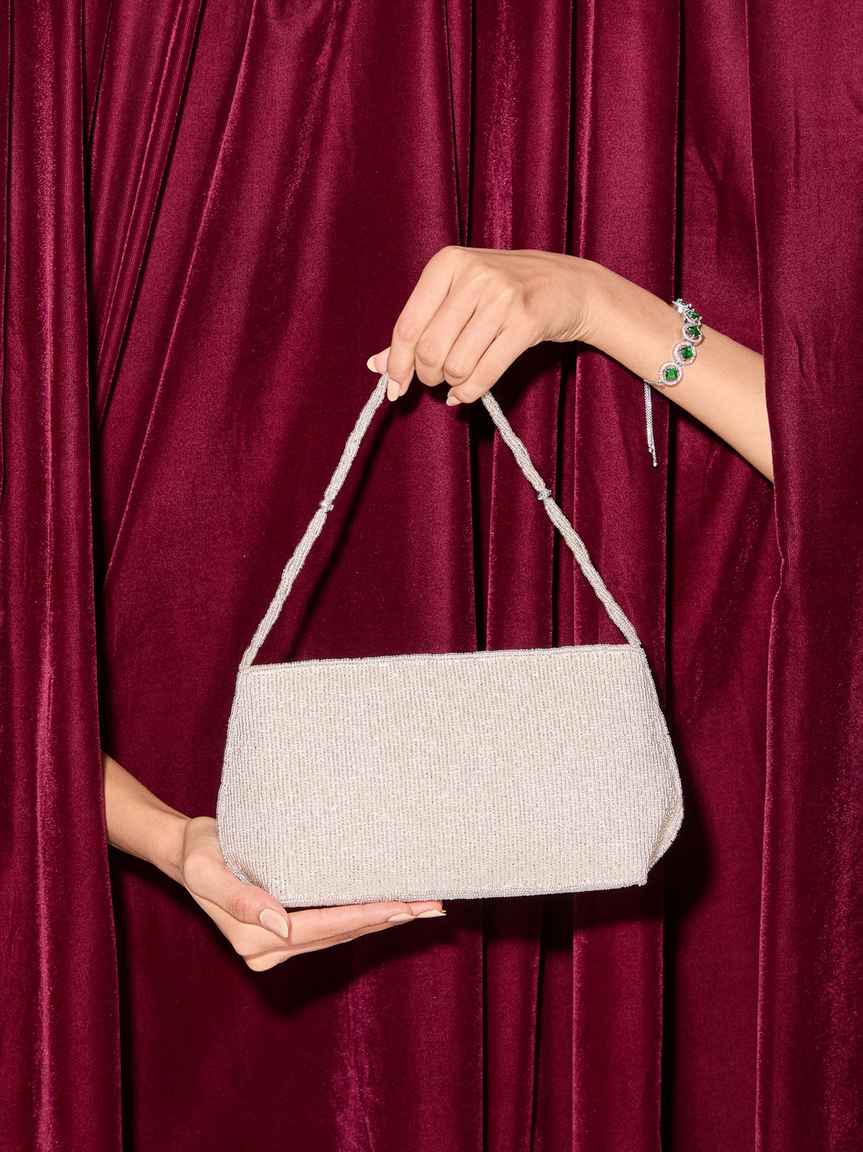 Mohey Women White Art Silk Bag