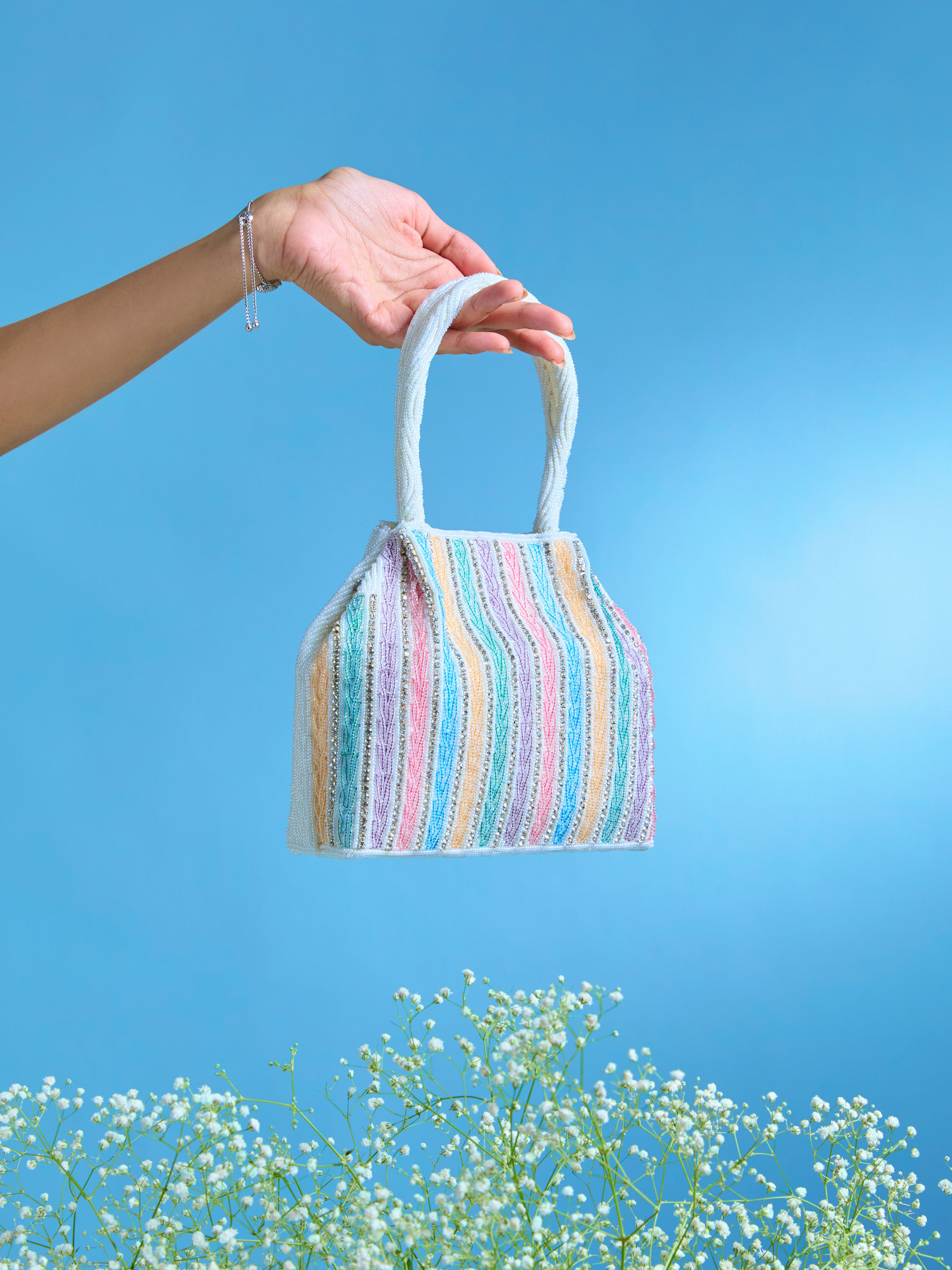 Mohey Women Cream Colored Festive Bag