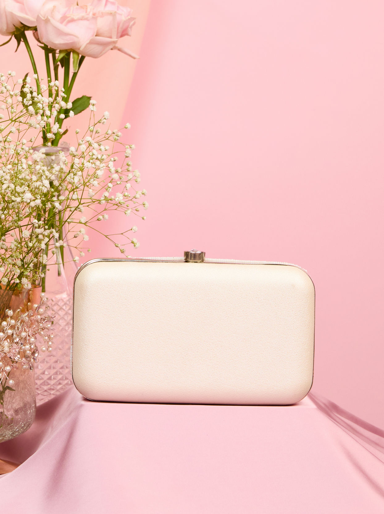 Mohey Women Lustrous White Festive Clutch Bag