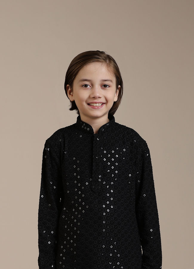 alt message - Manyavar Boys Boys Black Sequinned Chikankari Kurta Set image number 0