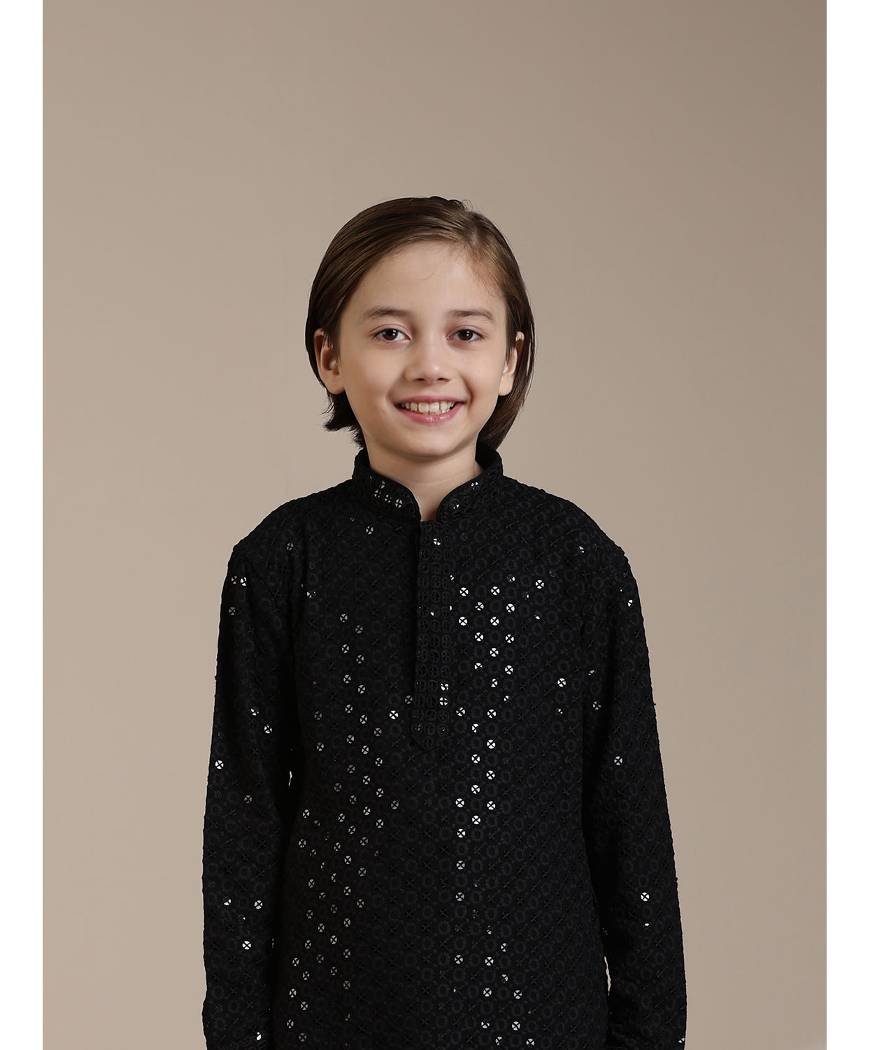 alt message - Manyavar Boys Boys Black Sequinned Chikankari Kurta Set image number 0