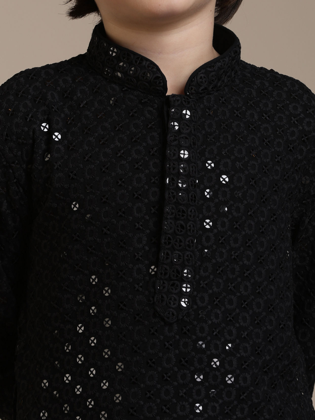 alt message - Manyavar Boys Boys Black Sequinned Chikankari Kurta Set image number 1