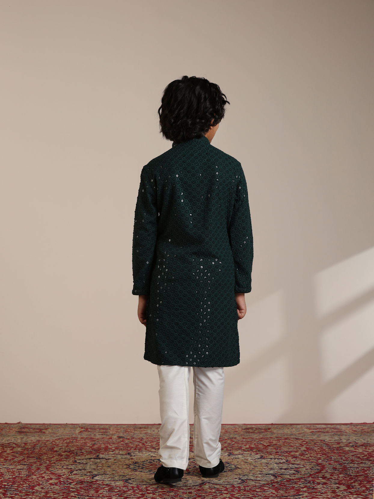 alt message - Manyavar Boys Boys Dark Green Sequinned Chikankari Kurta Set image number 5