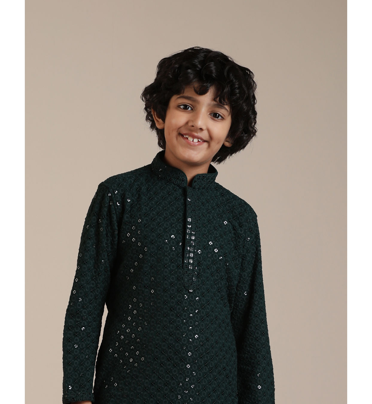 alt message - Manyavar Boys Boys Dark Green Sequinned Chikankari Kurta Set image number 0