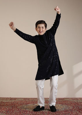 alt message - Manyavar Boys Boys Mid Blue Sequinned Chikankari Kurta Set image number 2