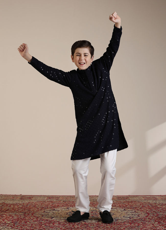 alt message - Manyavar Boys Boys Mid Blue Sequinned Chikankari Kurta Set image number 2