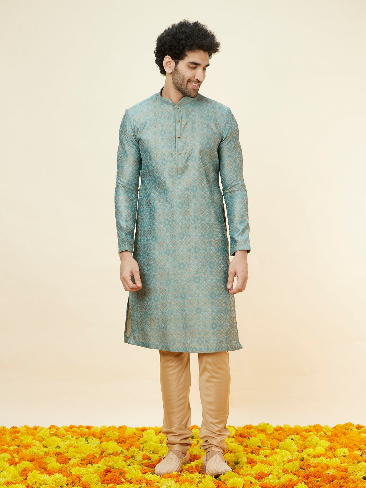 alt message - Manyavar Men Sage Green Lattice Patterned Kurta Set image number 2