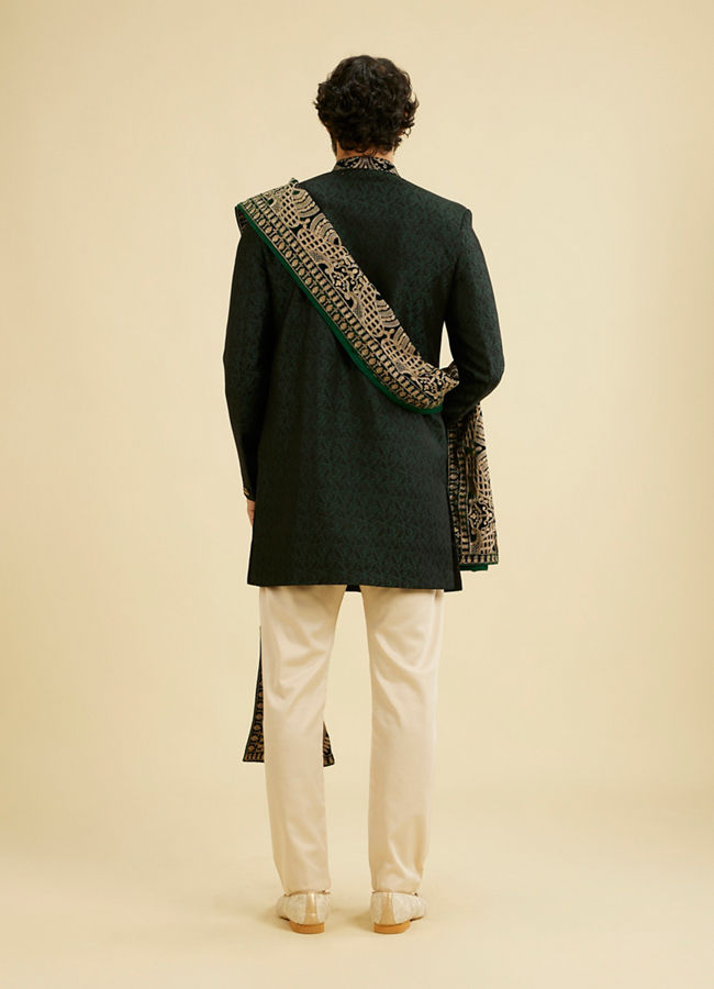 Manyavar Men Suave Green Indo Western With Dupatta image number 4