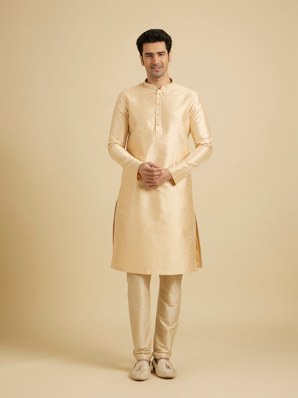 alt message - Manyavar Men Light Cream Embroidered Kurta Set image number 2