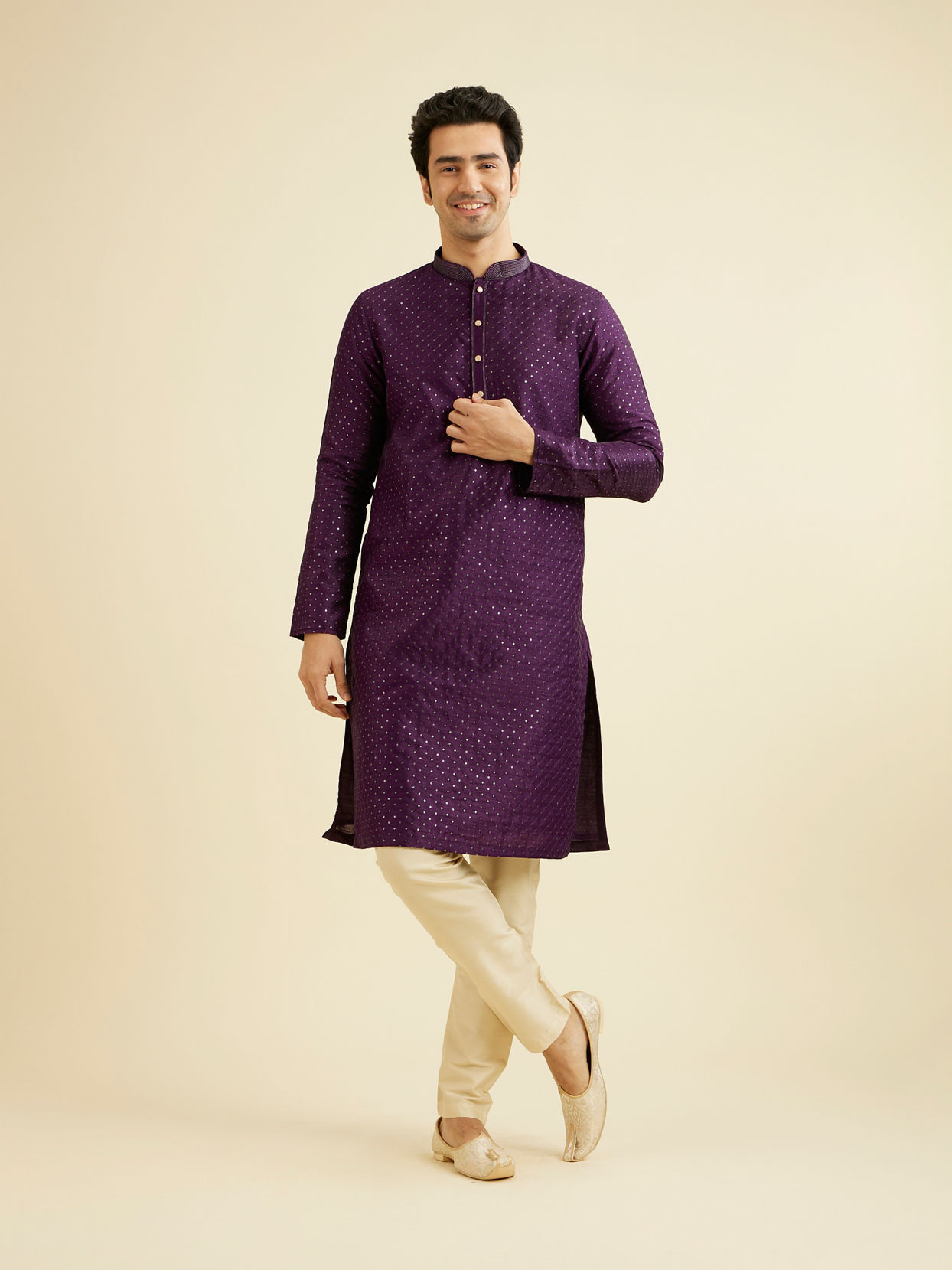 alt message - Manyavar Men Elegant Purple Kurta Pajama Set image number 2