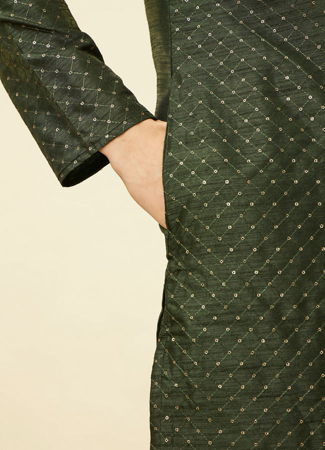 alt message - Manyavar Men Dark Green Lattice Patterned Sequined Kurta Set image number 3