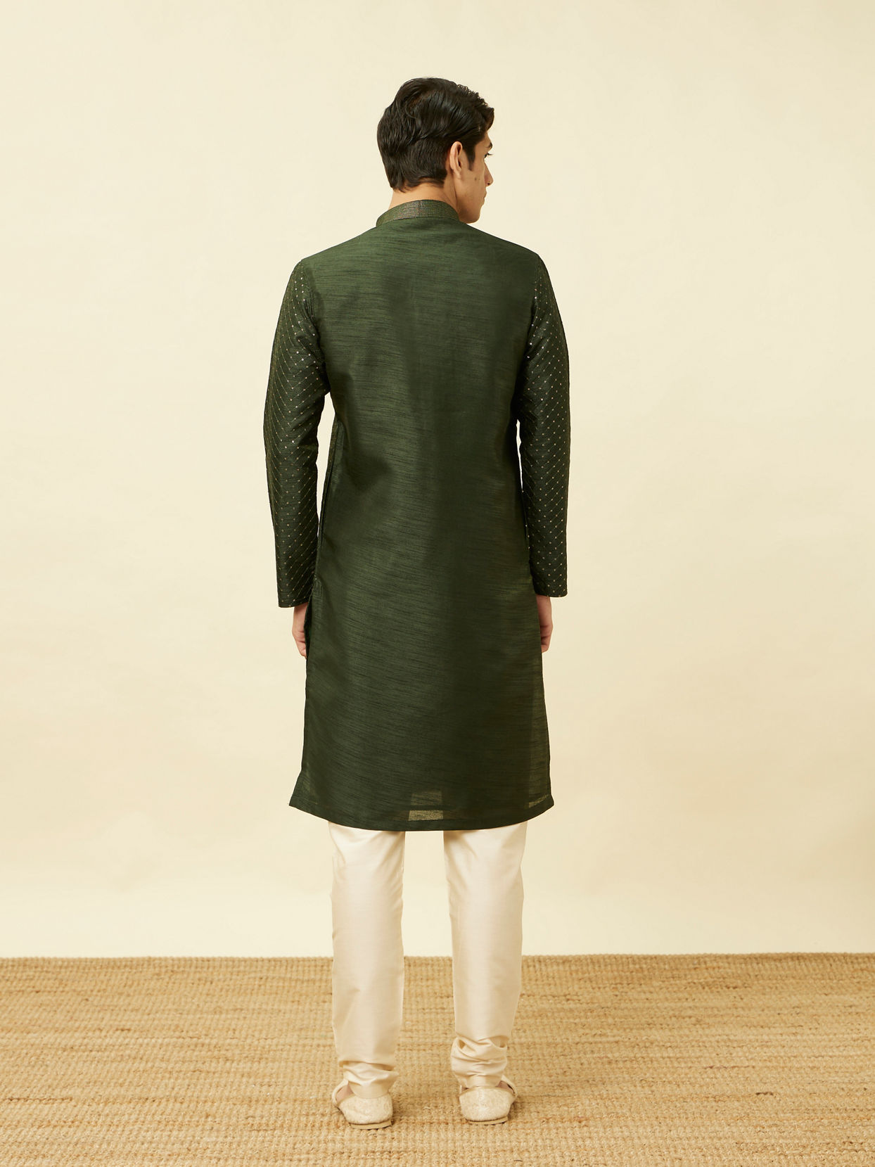 alt message - Manyavar Men Dark Green Lattice Patterned Sequined Kurta Set image number 5