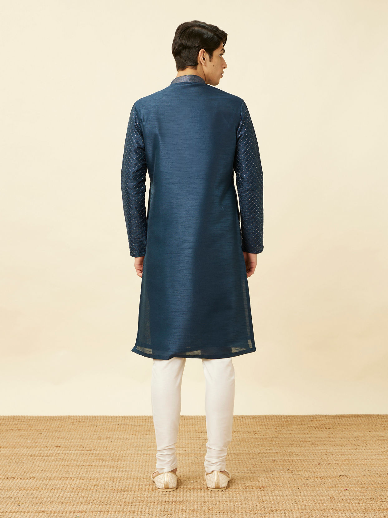 alt message - Manyavar Men Indigo Blue Booti Work Kurta Pajama image number 5