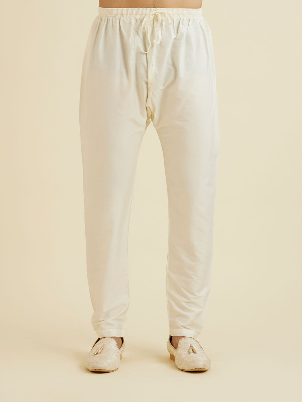 Manyavar Men Soft Lilac Jaal Sequinned Kurta Set with Striped Collar