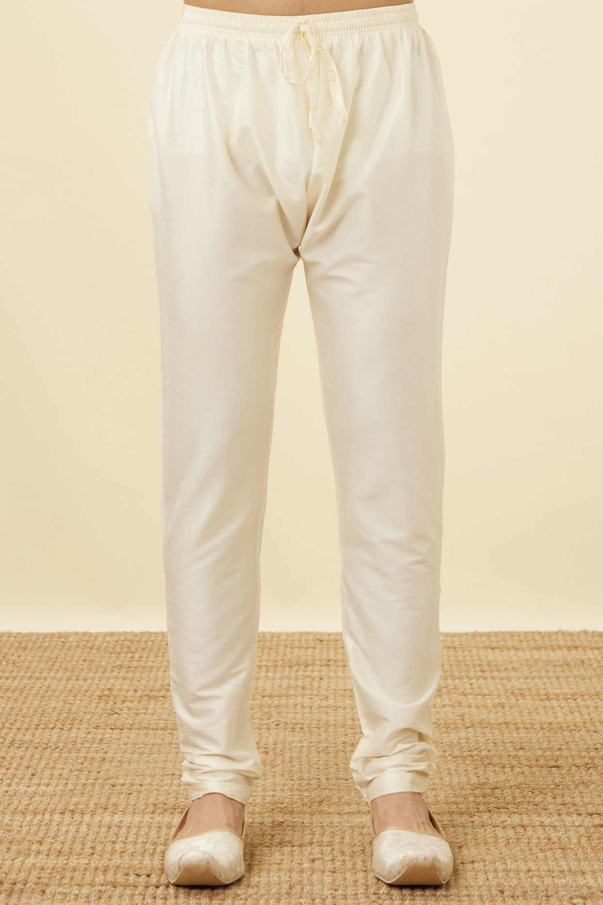 Crisp White Kurta Pajama image number 4