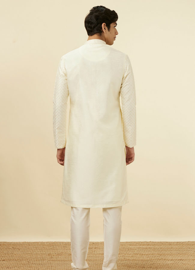 Crisp White Kurta Pajama image number 5