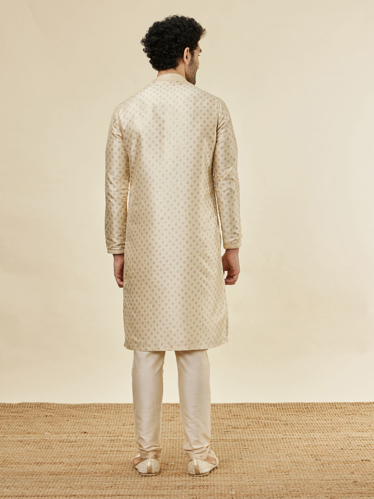 alt message - Manyavar Men Biscuit Cream Shankh Patterned Kurta Set image number 5