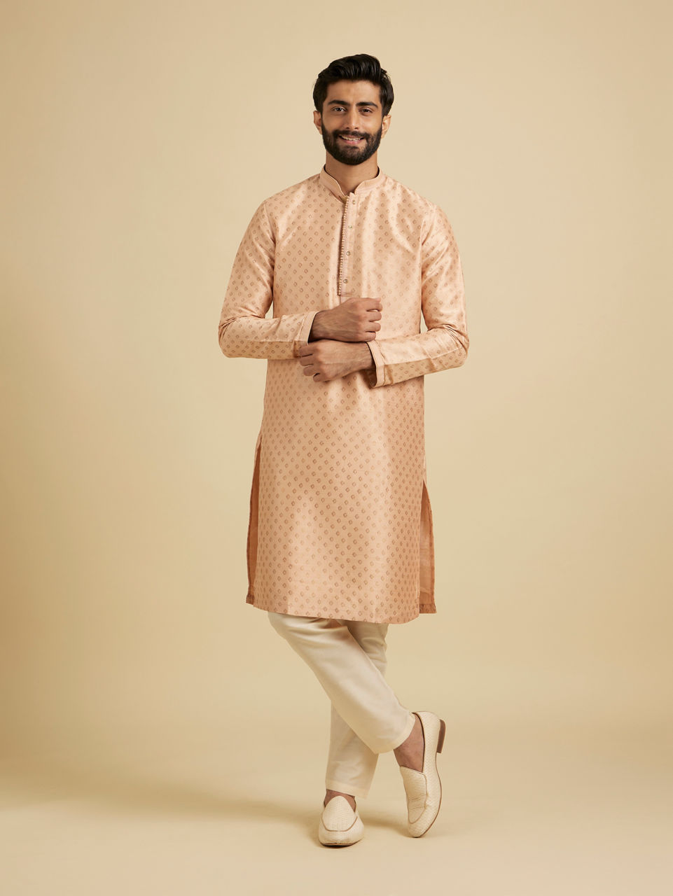 Manyavar Men Faded Pink Foil Print Kurta Pajama