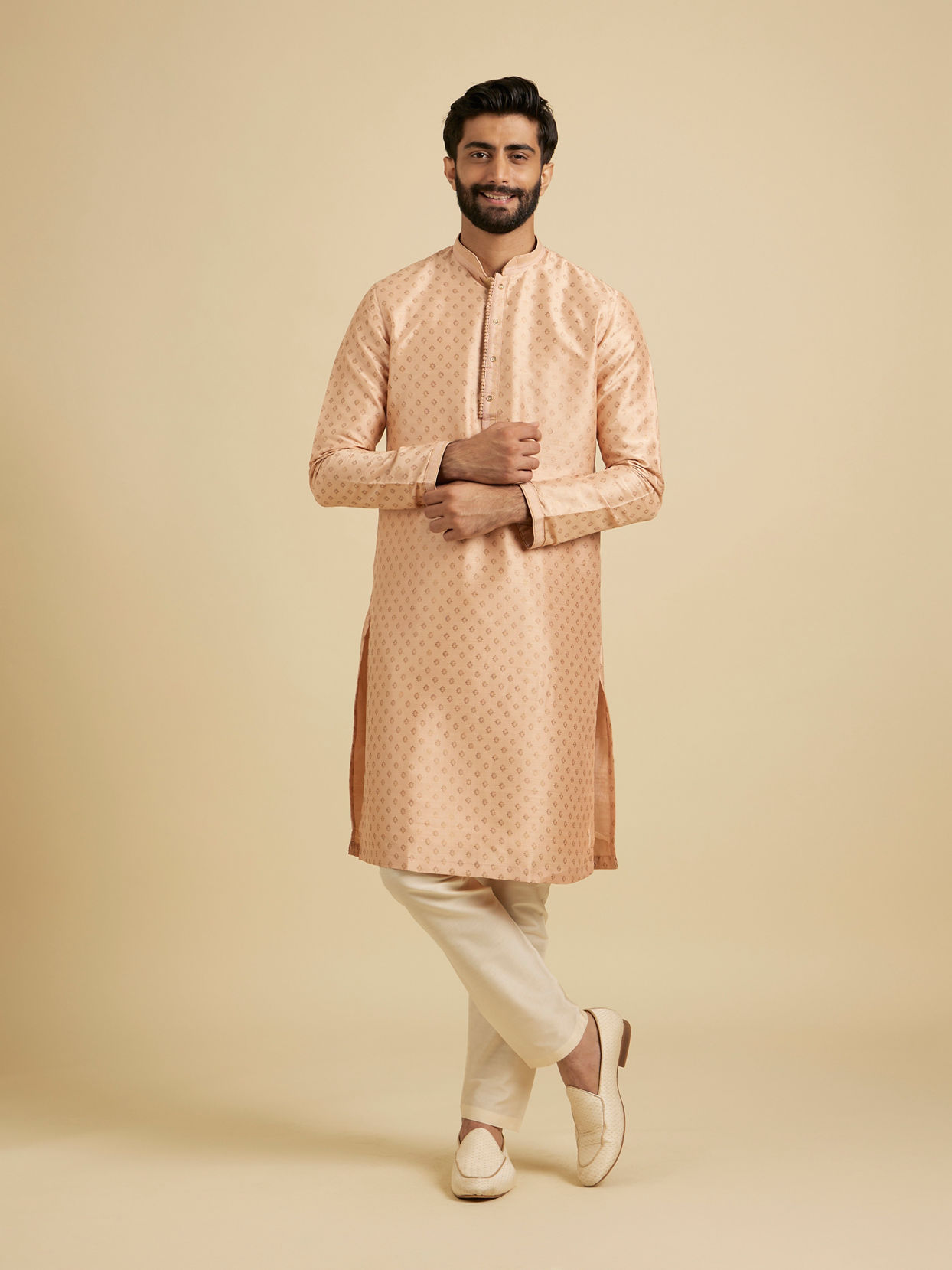 Manyavar Men Faded Pink Foil Print Kurta Pajama image number 2