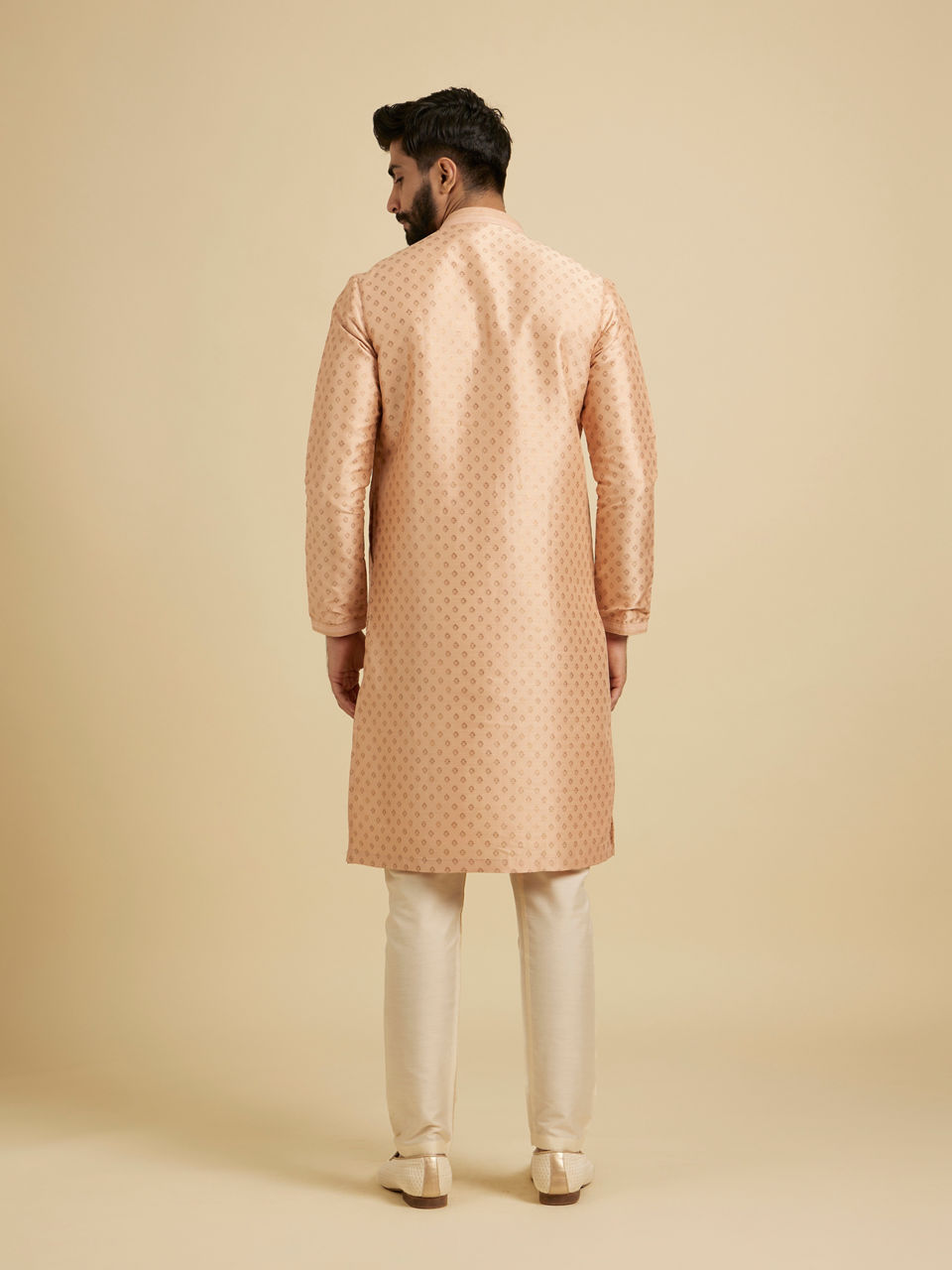 Manyavar Men Faded Pink Foil Print Kurta Pajama