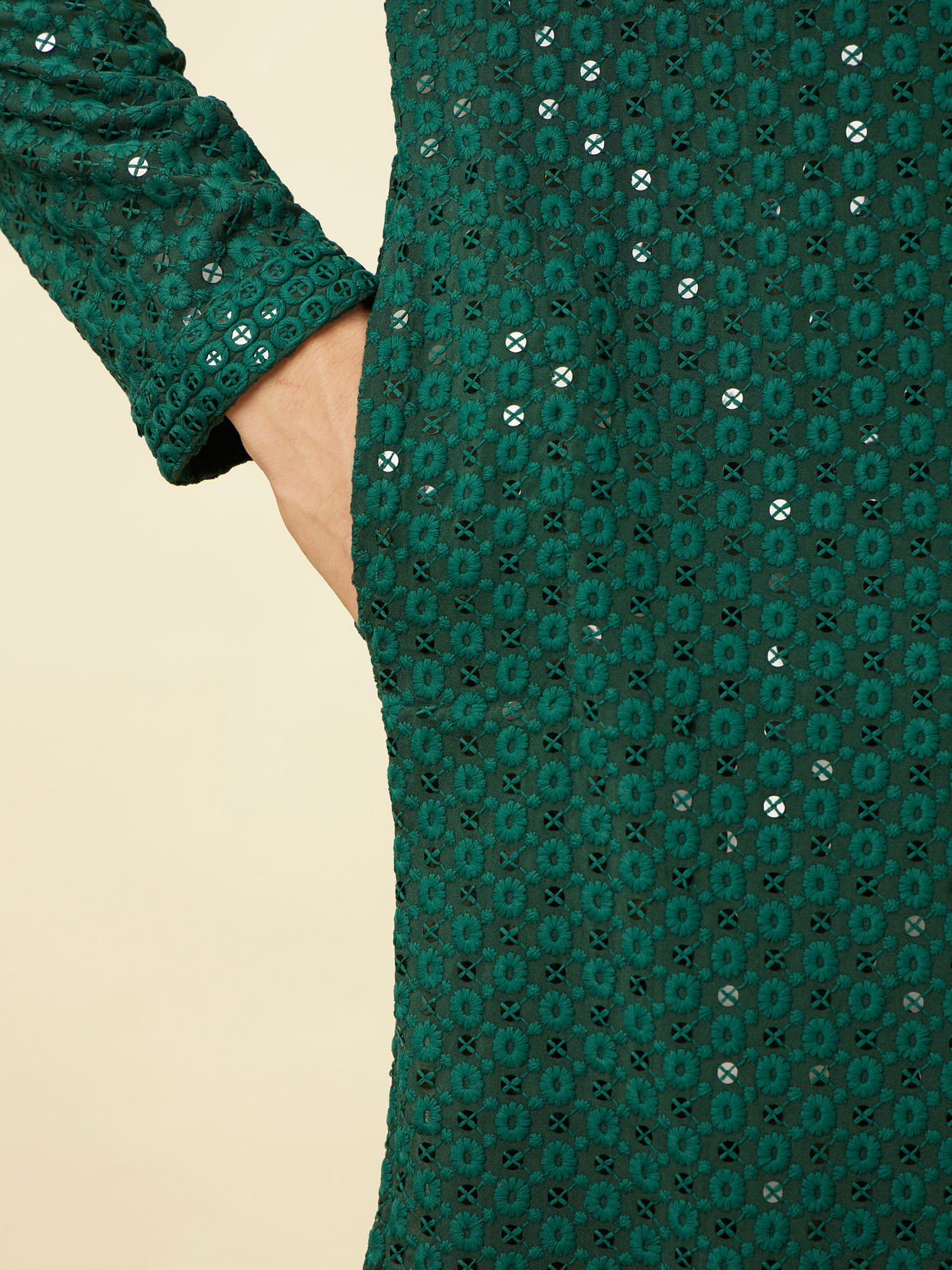 alt message - Manyavar Men Forest Green Chikankari Embroidered Sequined Kurta Set image number 2